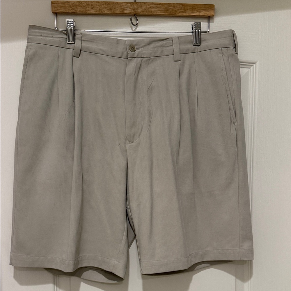 Tommy Bahama: Bone color / Size 36
Excellent condition / Dress of casual